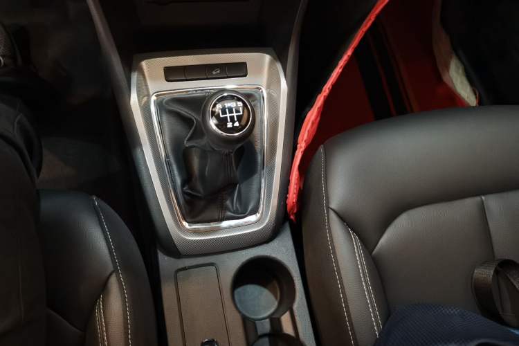 Used Roewe RX3 2018 1.6L Manual Internet Smart Edition
