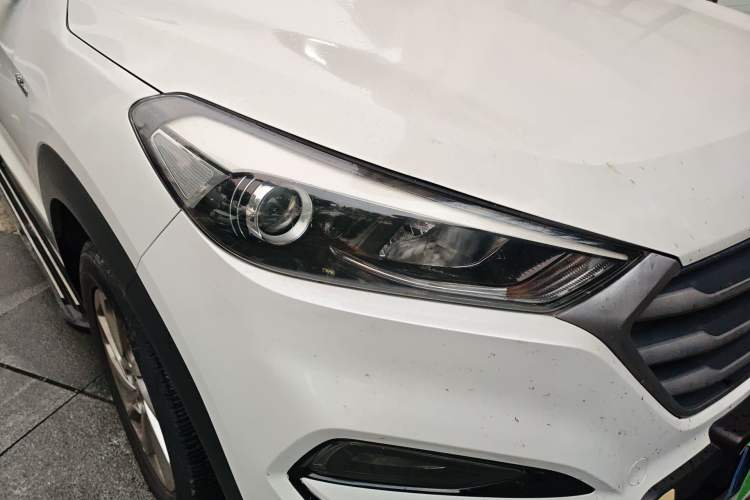 Used Hyundai Tucson 2018 1.6T Dual-Clutch Two-Wheel Drive 15th Anniversary Special Edition Right Front Headlight