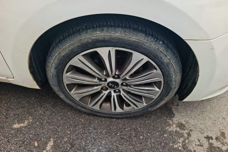 Used Kia K4 2014 1.8L Automatic DLX Right Front Wheel Hub