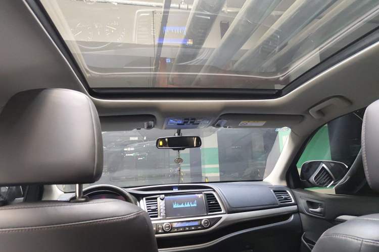 Used Toyota Highlander 2017 2.0T Four-Wheel Drive Luxury Navigation Version 7 Seats Headliner