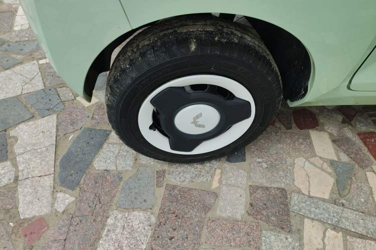 Used Wuling Hongguang MINIEV 2022 Macaron Premium Model – Lithium Iron Phosphate Right Rear Wheel Hub
