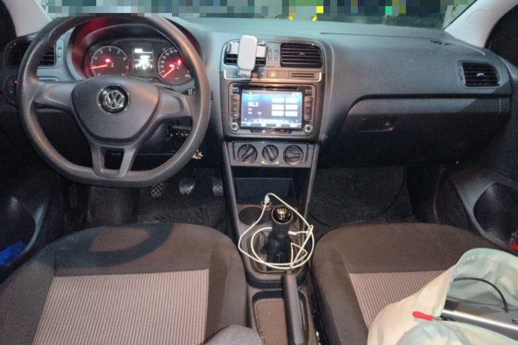 Used Volkswagen Polo 2014 1.4L Manual Fashion Edition Center Console