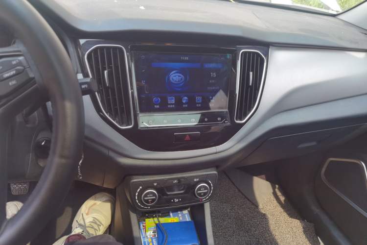 Used FAW Senya R7 2017 1.6L Manual Luxury Model Audio And AC Panel