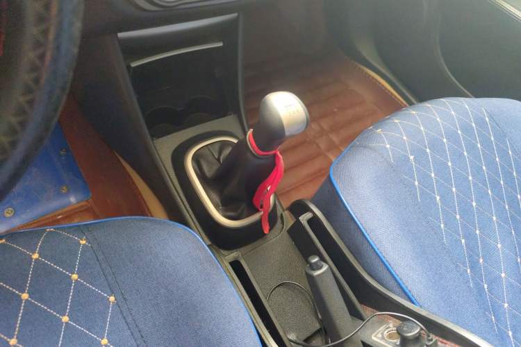 Used Nissan Sylphy 2016 Classic 1.6XE Manual Leading Edition Gear Lever