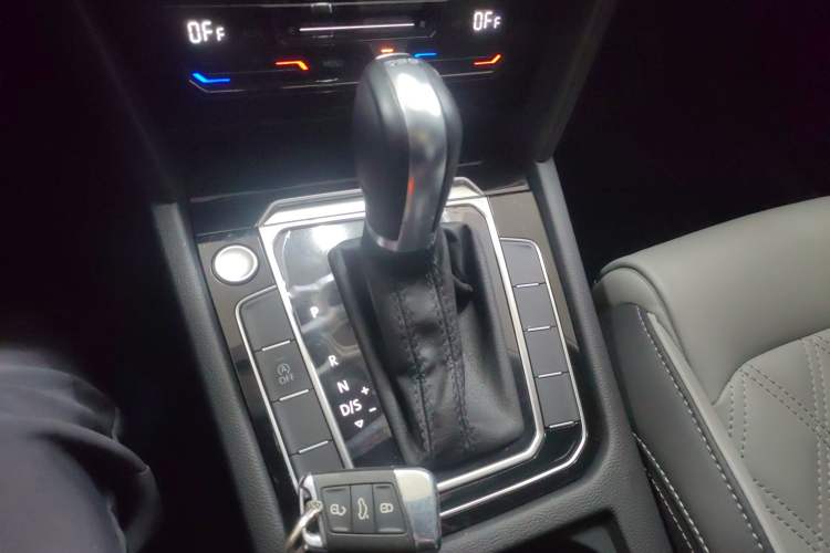 Used Volkswagen Magotan 2023 2 Million Units Limited Edition 330TSI DSG Leading Version
