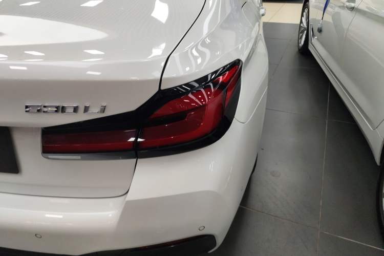 Used BMW 5 Series 2021 Restyled 530Li Luxury Edition M Sport Package Right Rear Taillight