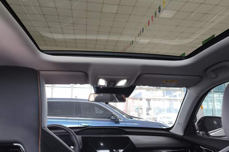 Used CHANGAN OSHAN Z6 2023 Blue Whale 1.5T DCT Smart Edition