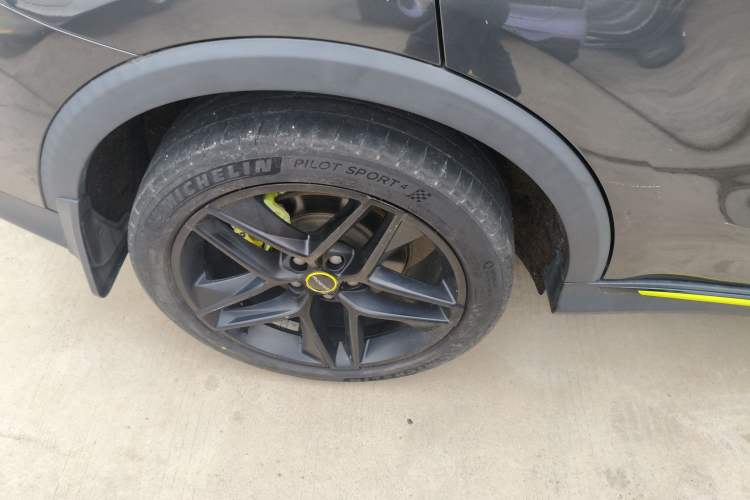 Used Roewe RX5 2021 PLUS 330TGI Automatic National Trend Intelligent Deluxe Edition Right Rear Wheel Hub