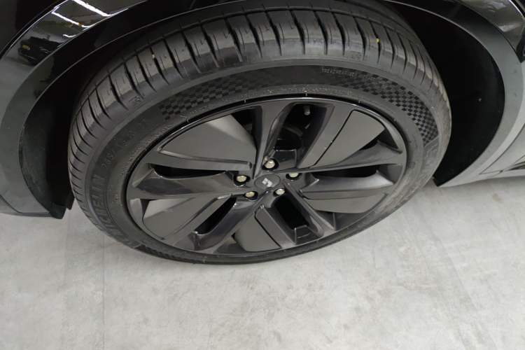 Used Li Auto L9 2024 Ultra Model Left Front Wheel Hub