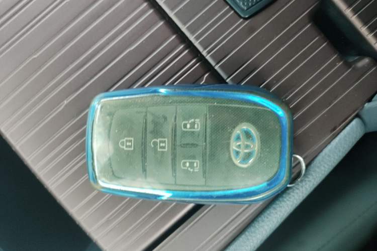 Used Toyota Granvia 2023 2.5L Hybrid Luxury Edition