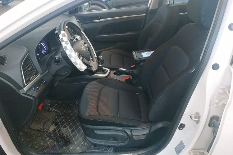 Used Hyundai Elantra (6th Generation / Lingdong) 2016 1.6L Manual ZhiXuan · Dynamic Model
