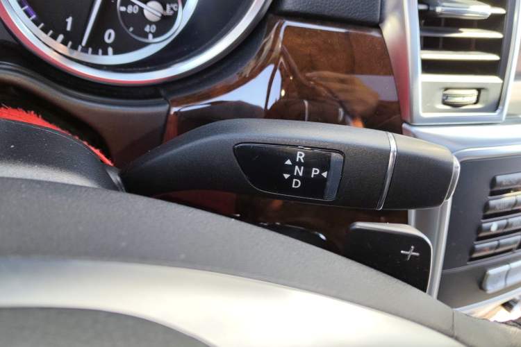 Used Mercedes-Benz M-Class 2015 ML 400 4MATIC Luxury Model Gear Lever