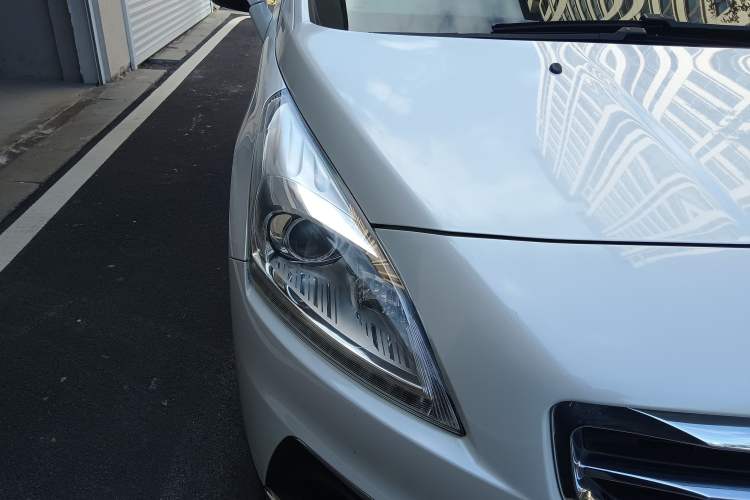 Used Peugeot 3008 2015 1.6THP Automatic Prestige Edition Right Front Headlight