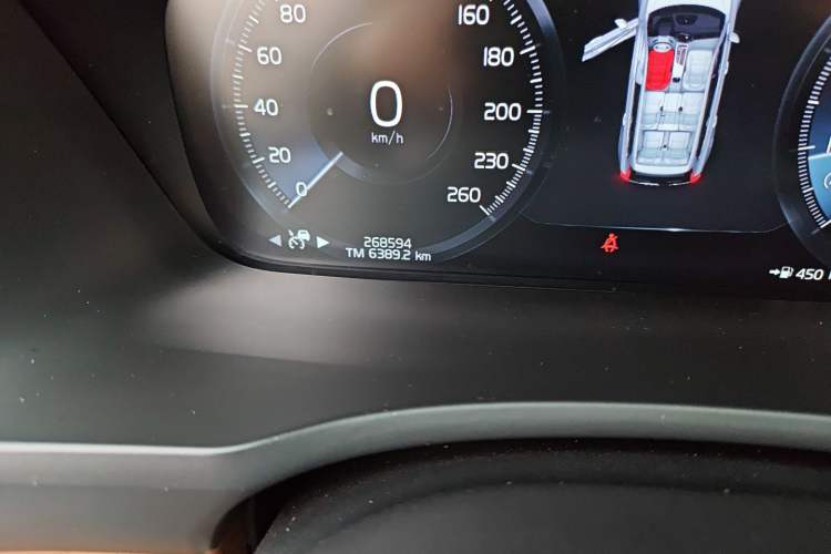 Used Volvo XC90 2018 T6 Prestige 7-Seater Odometer Close Up