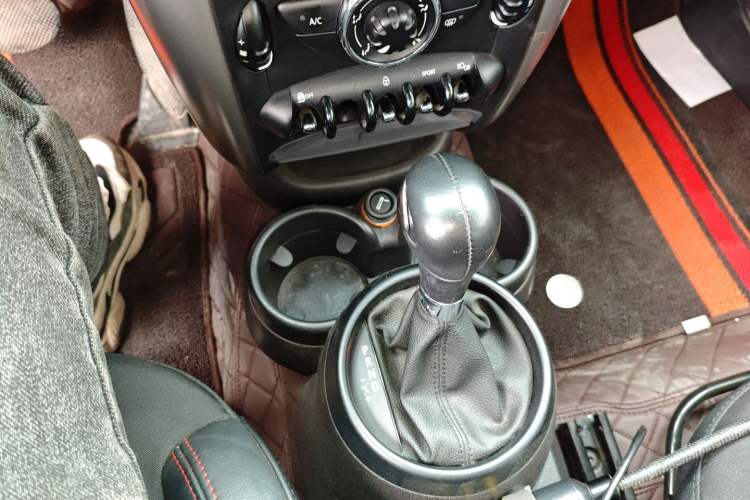 Used MINI Countryman 2014 1.6T COOPER ALL4 Fun Gear Lever