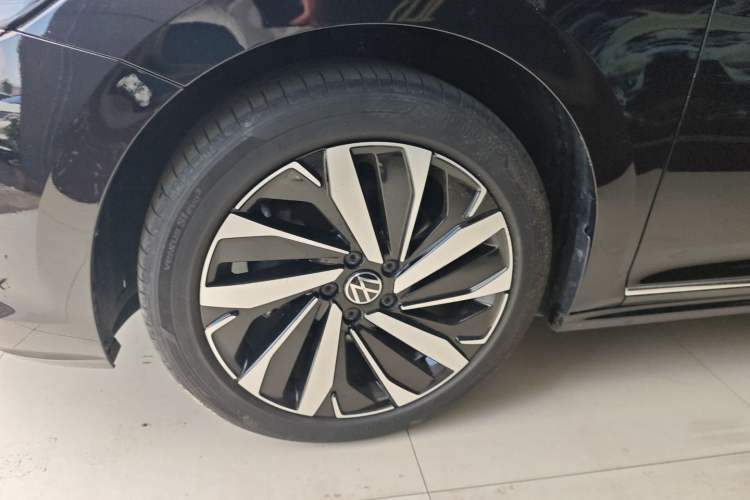 Used Volkswagen Passat 2024 380TSI Elite Edition Left Front Wheel Hub