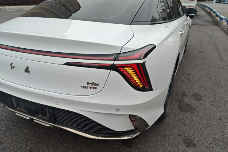 Used Hongqi H6 2023 2.0T Zhiyi Version