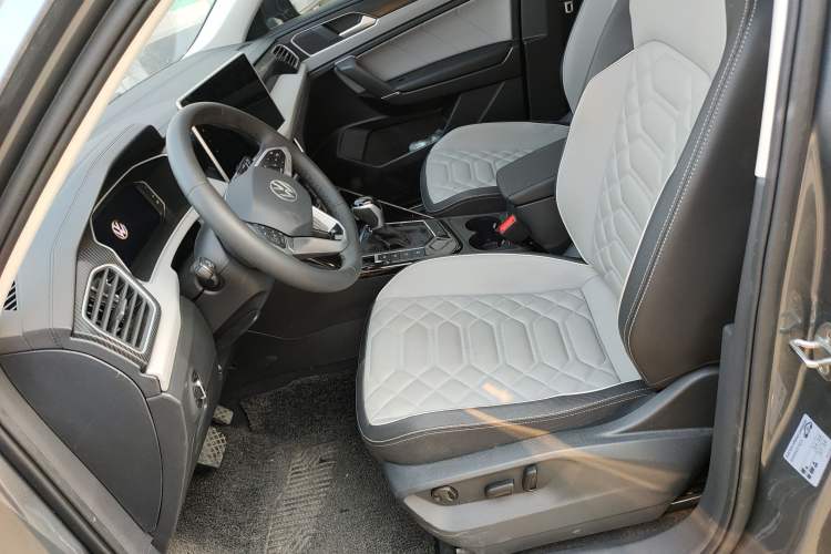 Used Volkswagen Tayron 2023 300TSI Two-Wheel-Drive Luxury Plus Advanced Edition Left Front Seat