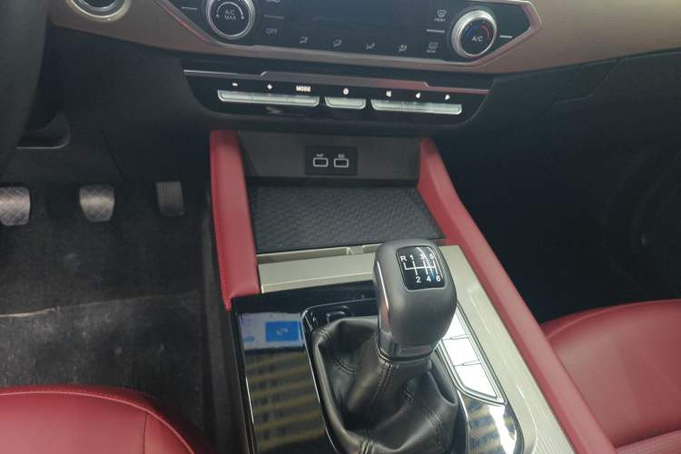 Used JETOUR X70 2025 1.5T Manual Overdrive Version 5 Seats
