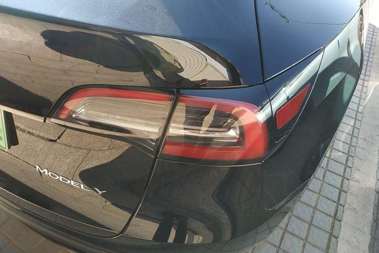 Used Tesla Model Y 2023 Rear-Wheel-Drive Version
