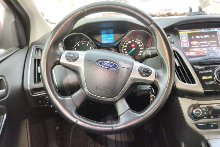 Used Ford Focus 2014 Hatchback Classic 1.8L Manual in Cool White Collector's Edition