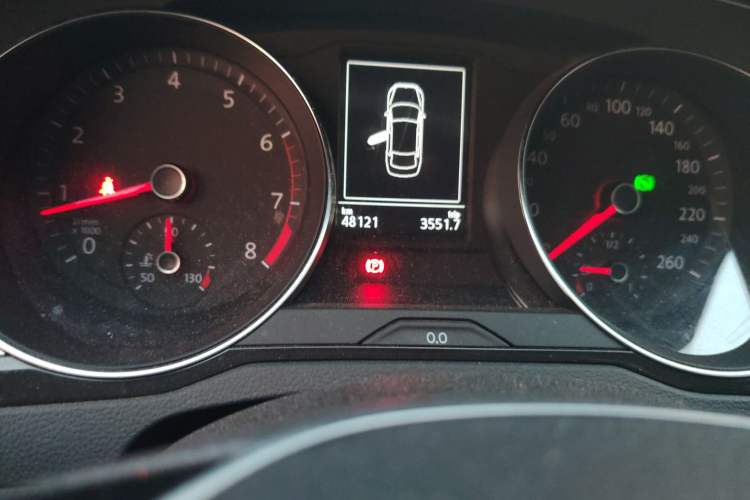 Used Volkswagen Magotan 2018 330TSI DSG Luxury Model Odometer Close Up