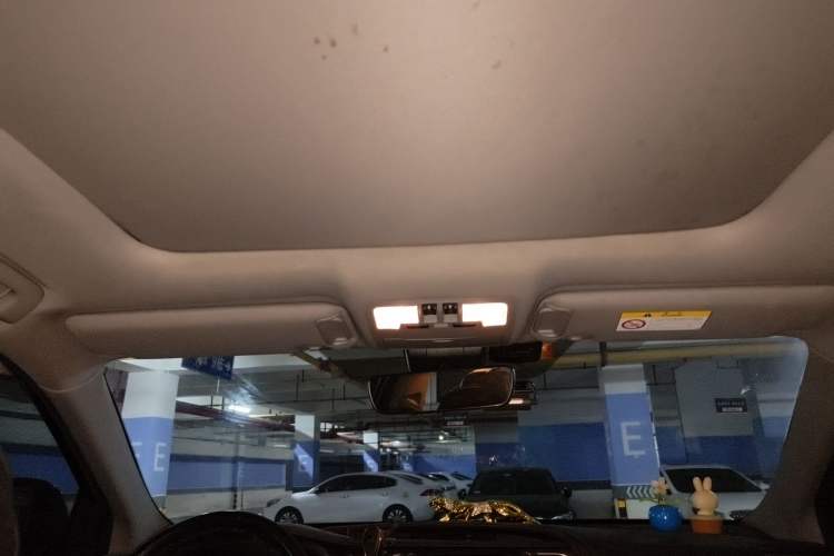 Used Toyota Highlander 2018 2.0T Four-Wheel Drive Supreme Edition 7-Seater China VI Headliner