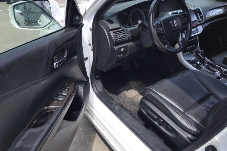 Used Honda Accord 2014 2.4L EXN Luxury Navigation Edition Driver Seat