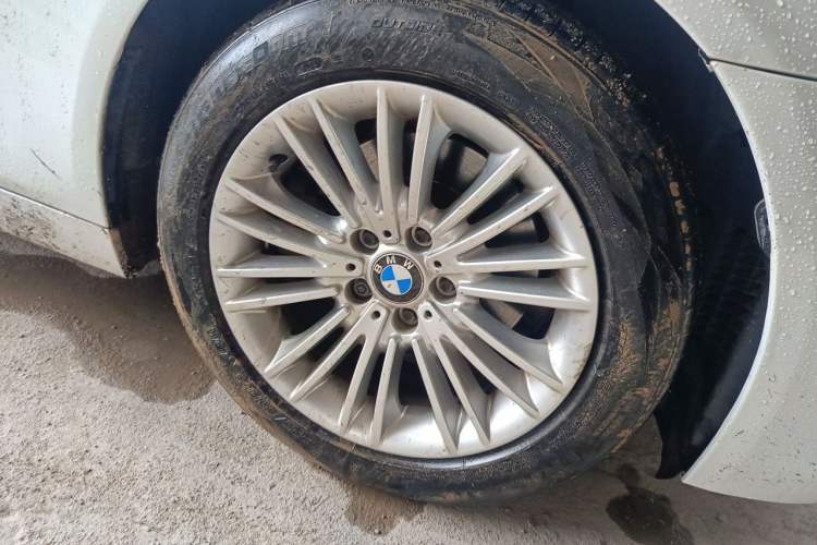 Used BMW 5 Series 2014 525Li Leading Model Exterior 1
