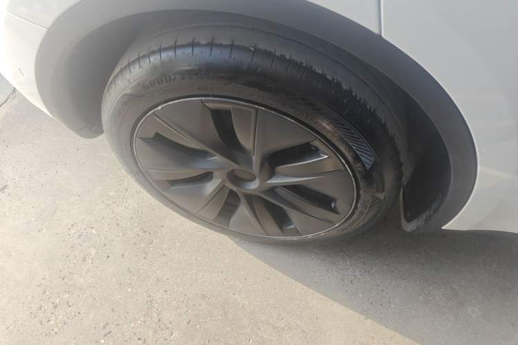 Used Tesla Model Y 2023 Rear-Wheel-Drive Version Right Rear Wheel Hub