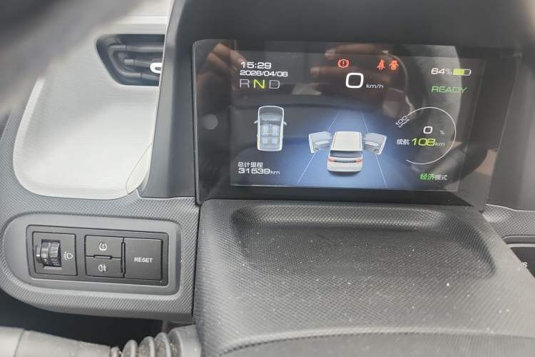 Used Wuling Hongguang MINIEV 2022 Macaron Premium Model – Lithium Iron Phosphate Odometer Close Up