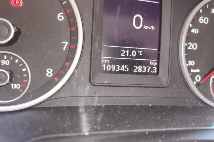 Used Volkswagen Tiguan 2015 1.8TSI Automatic Two-Wheel Drive Comfort Edition Odometer Close Up