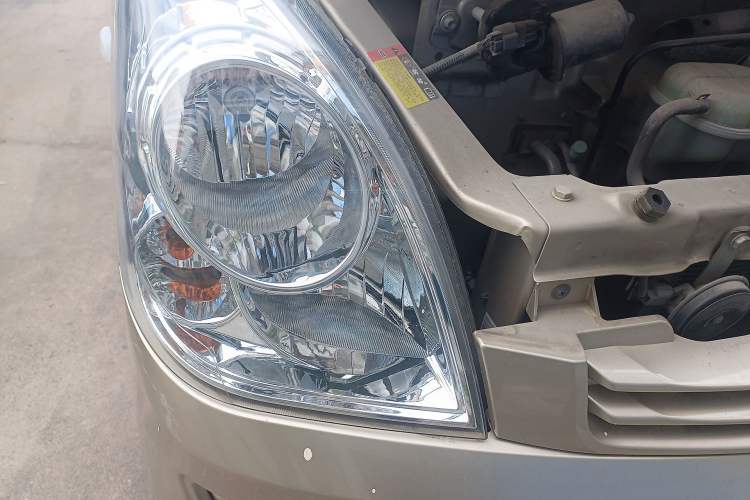 Used Wuling Rongguang S 2021 1.2L Base Model 5-Seater LSI Right Front Headlight