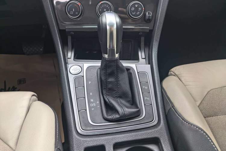 Used Volkswagen Golf 2017 230TSI Automatic Luxury Million-Vehicle Commemorative Edition