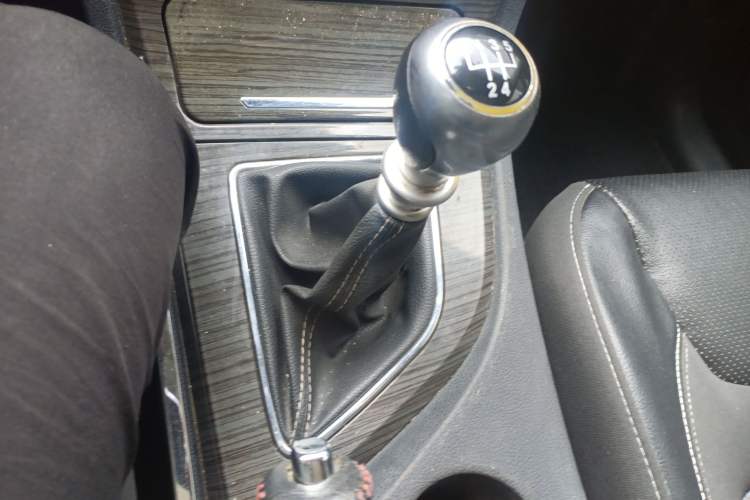 Used Zotye T600 2015 1.5T Manual Luxury Model Gear Lever