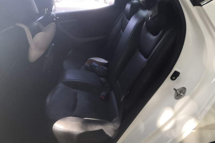 Used Hyundai Elantra (5th Generation / Langdong) 2016 1.6L Automatic Smart Version