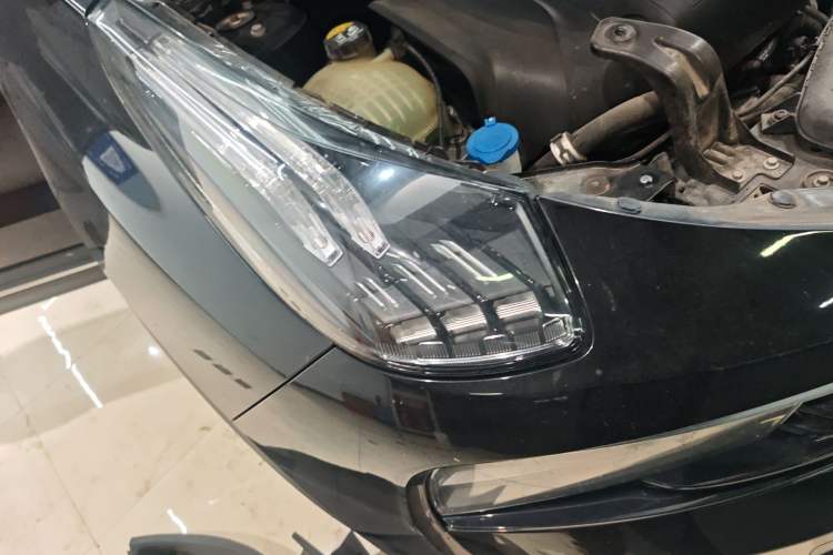 Used Lynk & Co 01 2019 2.0T Two-Wheel-Drive Pro Version China VI Standard Right Front Headlight