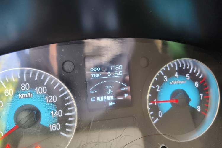 Used Jinbei Hiace X30 2024 1.5L Wealthy-Style Passenger Van 5/6/7 Seater with Front-Mounted Air Conditioning Odometer Close Up