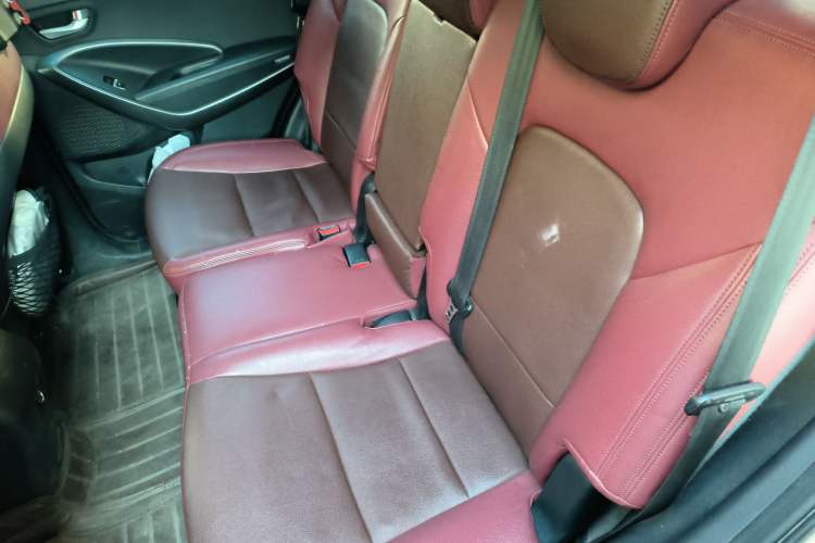 Used Hyundai Santa Fe 2013 2.4L Automatic 2WD Comfort Edition
