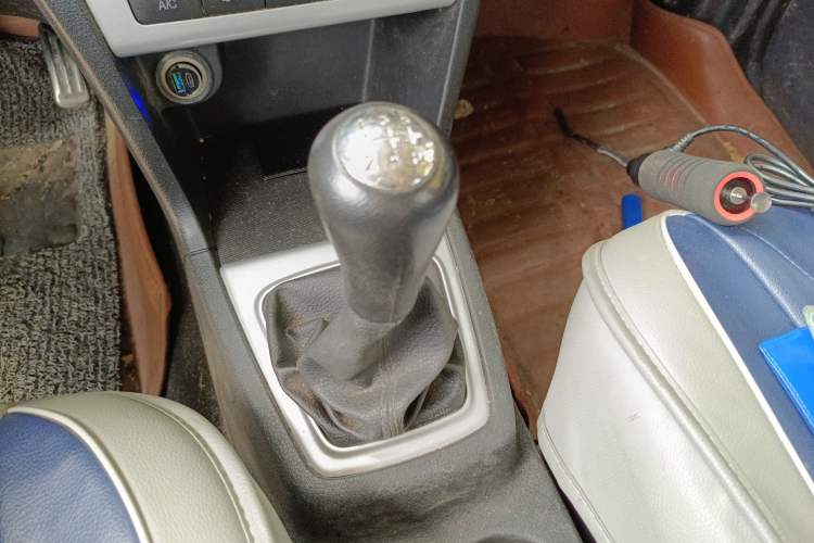 Used CHANGAN KAICHENG Ounuo S 2014 1.5L Base Version Gear Lever