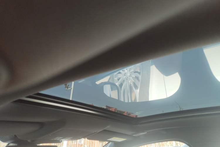 Used Jaguar XFL 2024 2.0T P300 Four-Wheel Drive Flagship Sport Gold Edition Headliner