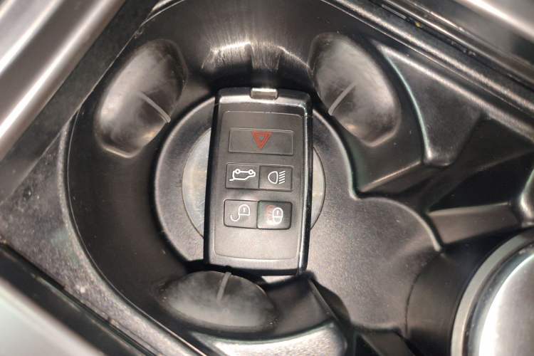 Used Land Rover Range Sport 2020 3.0 L6 SE Interior 1