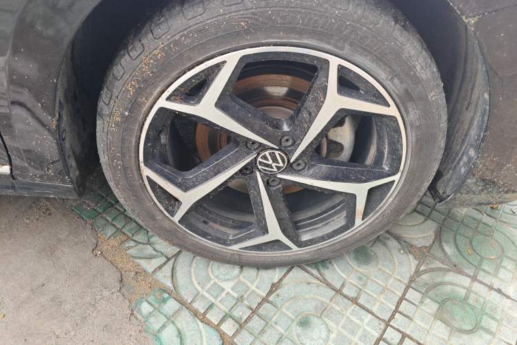 Used Volkswagen Passat 2023 330TSI Starry Elite Edition Right Front Wheel Hub