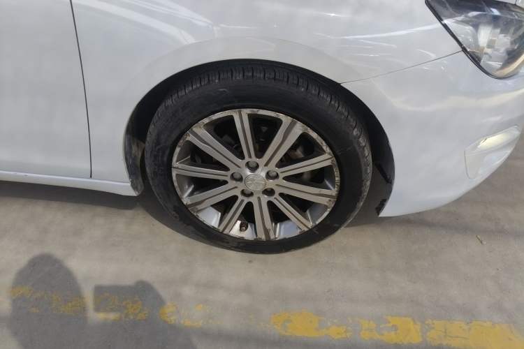Used Peugeot 408 2015 1.2T Automatic Luxury Edition Right Front Wheel Hub