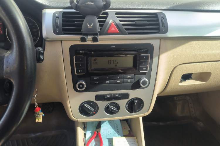 Used Volkswagen Bora 2008 1.6L Manual Fashion Model Audio And AC Panel