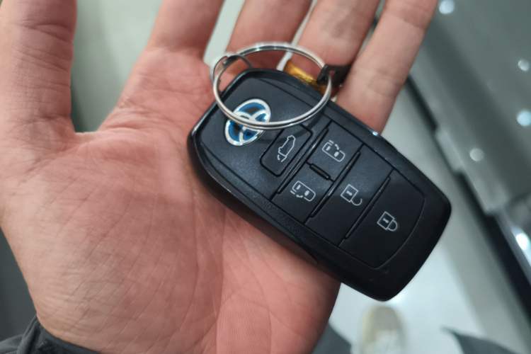 Used Toyota SIENNA 2021 2.5L Hybrid Platinum Edition Vehicle Key