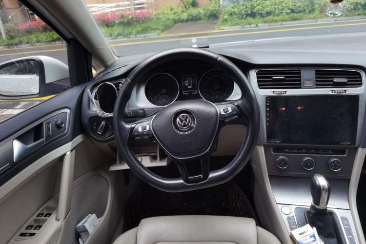 Used Volkswagen Golf 2015 1.4TSI Automatic Luxury Model Steering Wheel