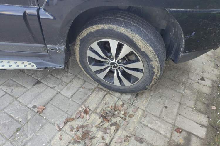 Used Kia Sportage 2013 2.0L Manual Two-Wheel Drive GLS Right Front Wheel Hub