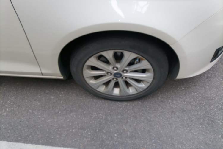 Used Ford Escort 2017 Happiness Edition 1.5L Automatic Fashion Version Right Front Wheel Hub