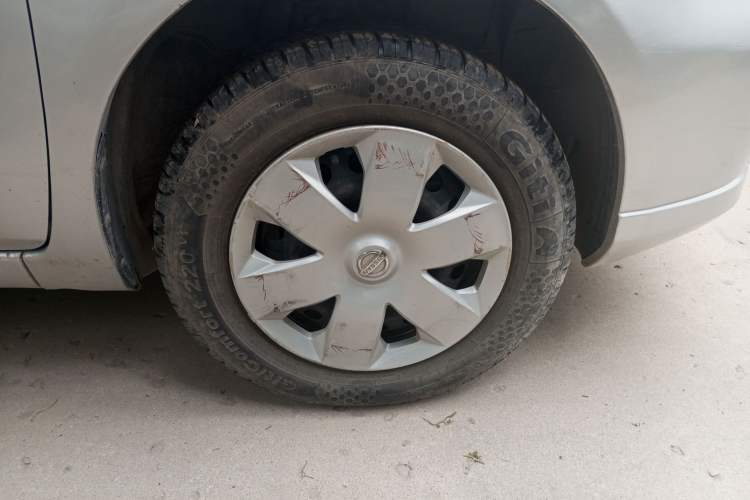 Used Nissan Livina 2010 Jingyue Edition 1.6L Manual All-Around Model